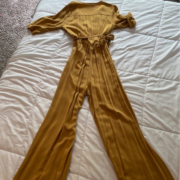 Rebellion, crossbody jumper with sleeves, buttons and a zipper for a close fit. - Picture 4 of 6